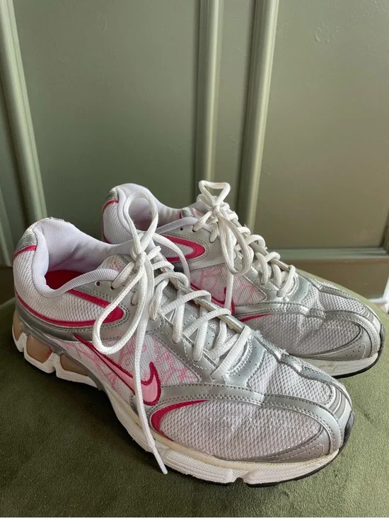 Nike White Pink Running Shoes Women’s 8.5 Athletic Sneakers Trainers - Picture 1 of 8